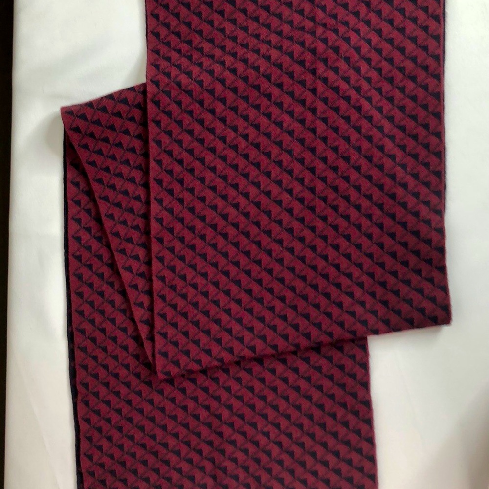 Ted Baker navy blue/burgundy scarf - Picture 5 of 7